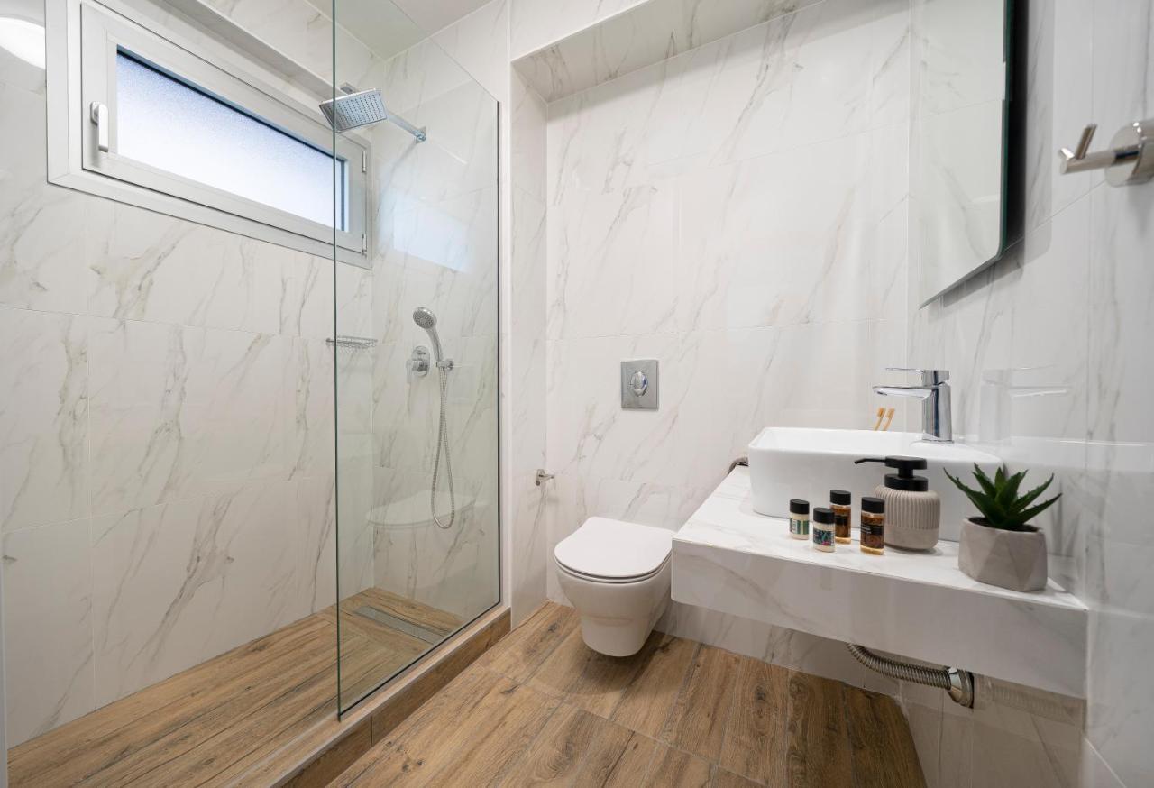 Aelia Seaside Luxury Suites Nea Karvali Exteriör bild