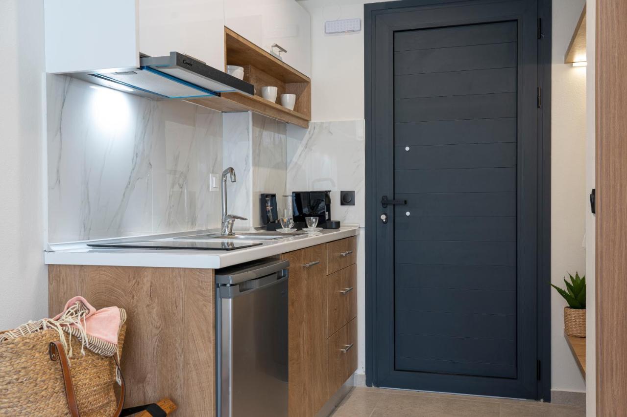 Aelia Seaside Luxury Suites Nea Karvali Exteriör bild