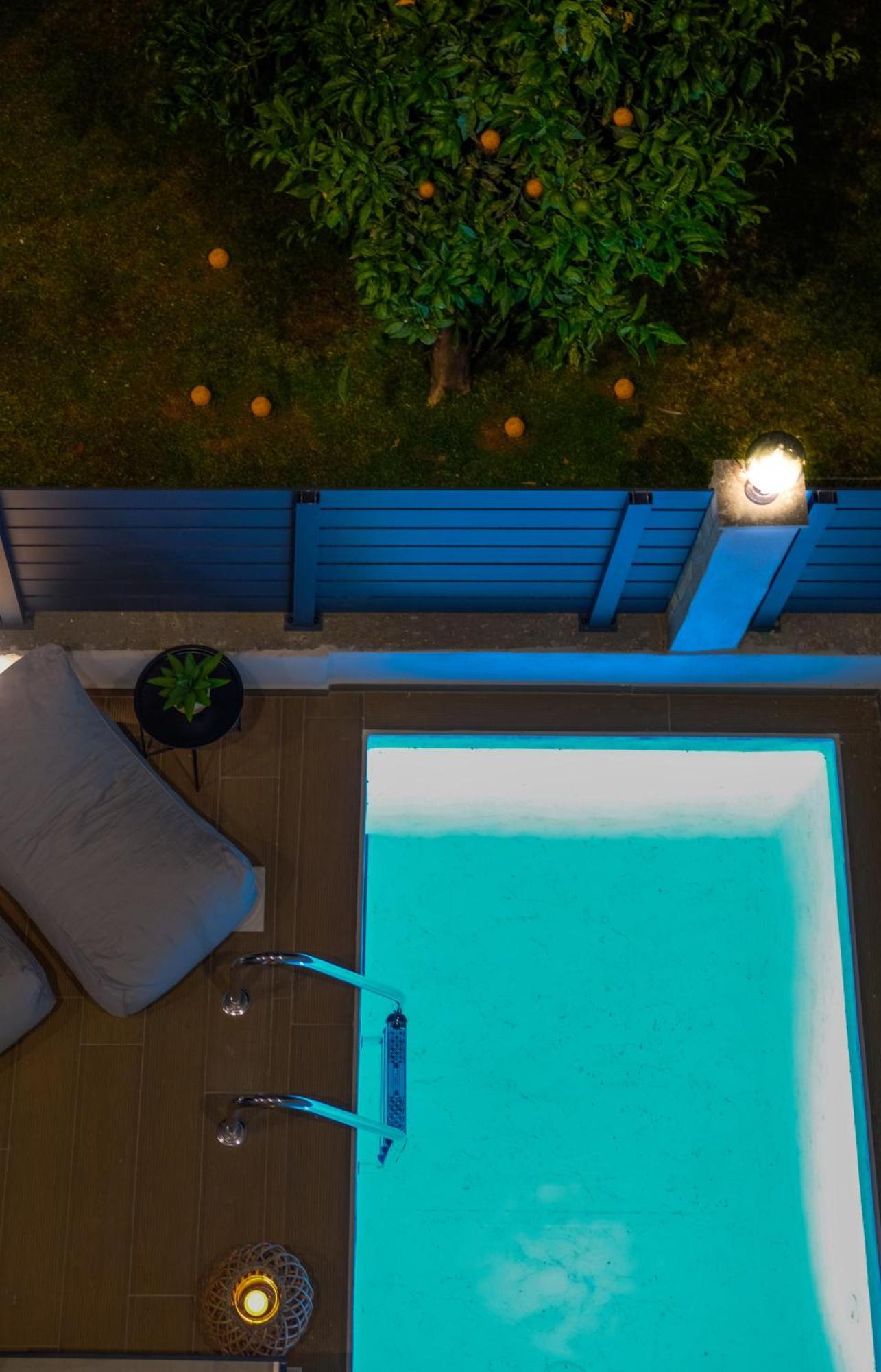 Aelia Seaside Luxury Suites Nea Karvali Rum bild