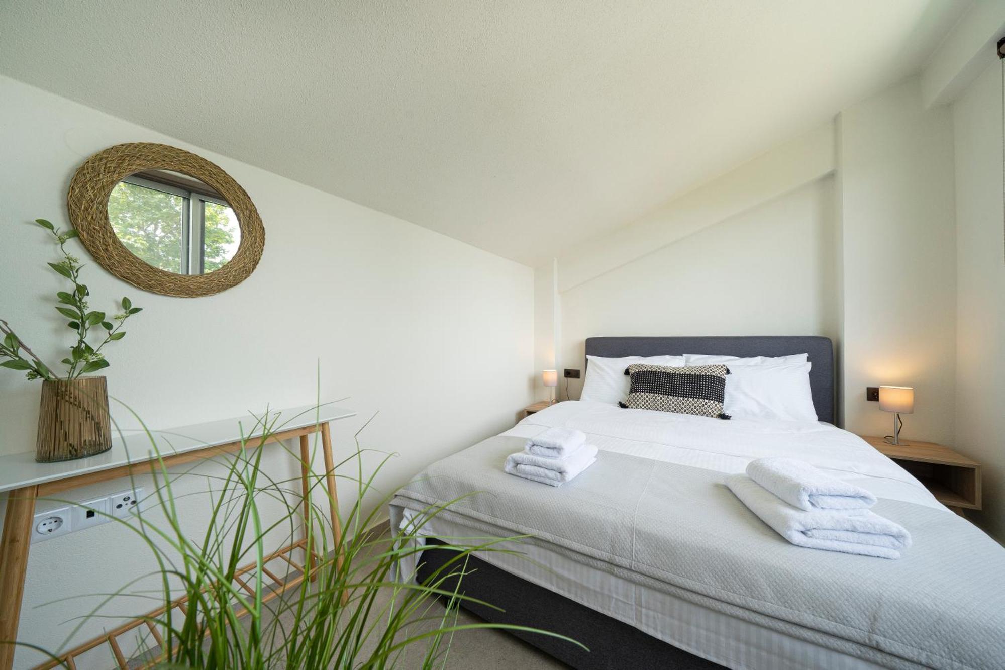 Aelia Seaside Luxury Suites Nea Karvali Rum bild